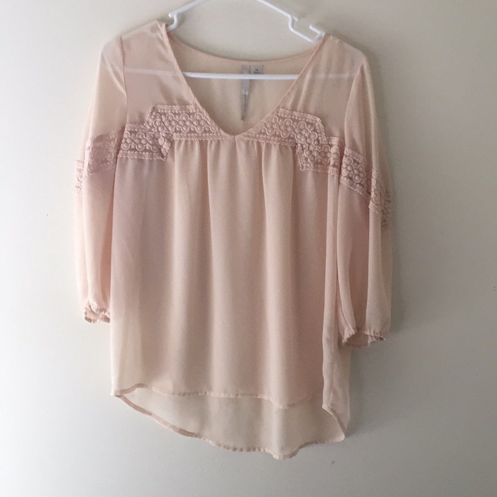 Light blush 3/4 sleeve blouse